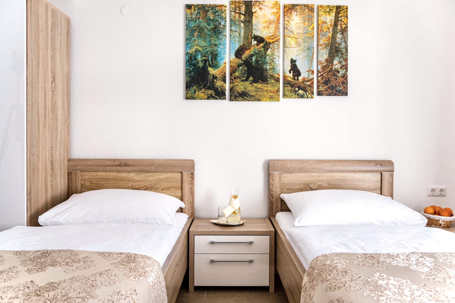 4 Schlafraum Bett Bedroom Apartments Davydov Ferienwohnung Appartement Bad Hofgastein Gastein Salzburg.JPG