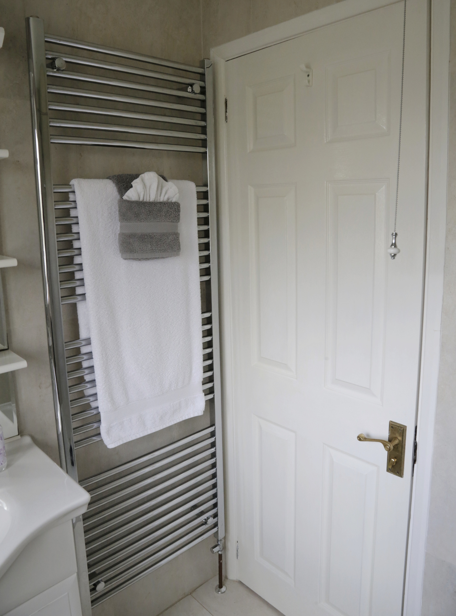 Acorns En suite .jpg