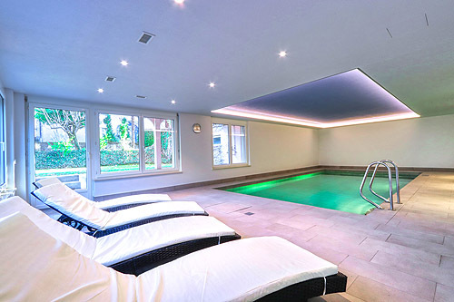 Hallenbad Ascona.jpg