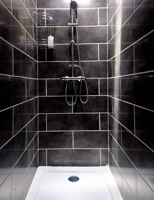 beziersapart beziers studio terrasse douche.jpg