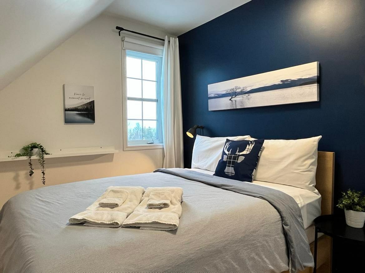 22; chambre # 2 (lit double).jpg