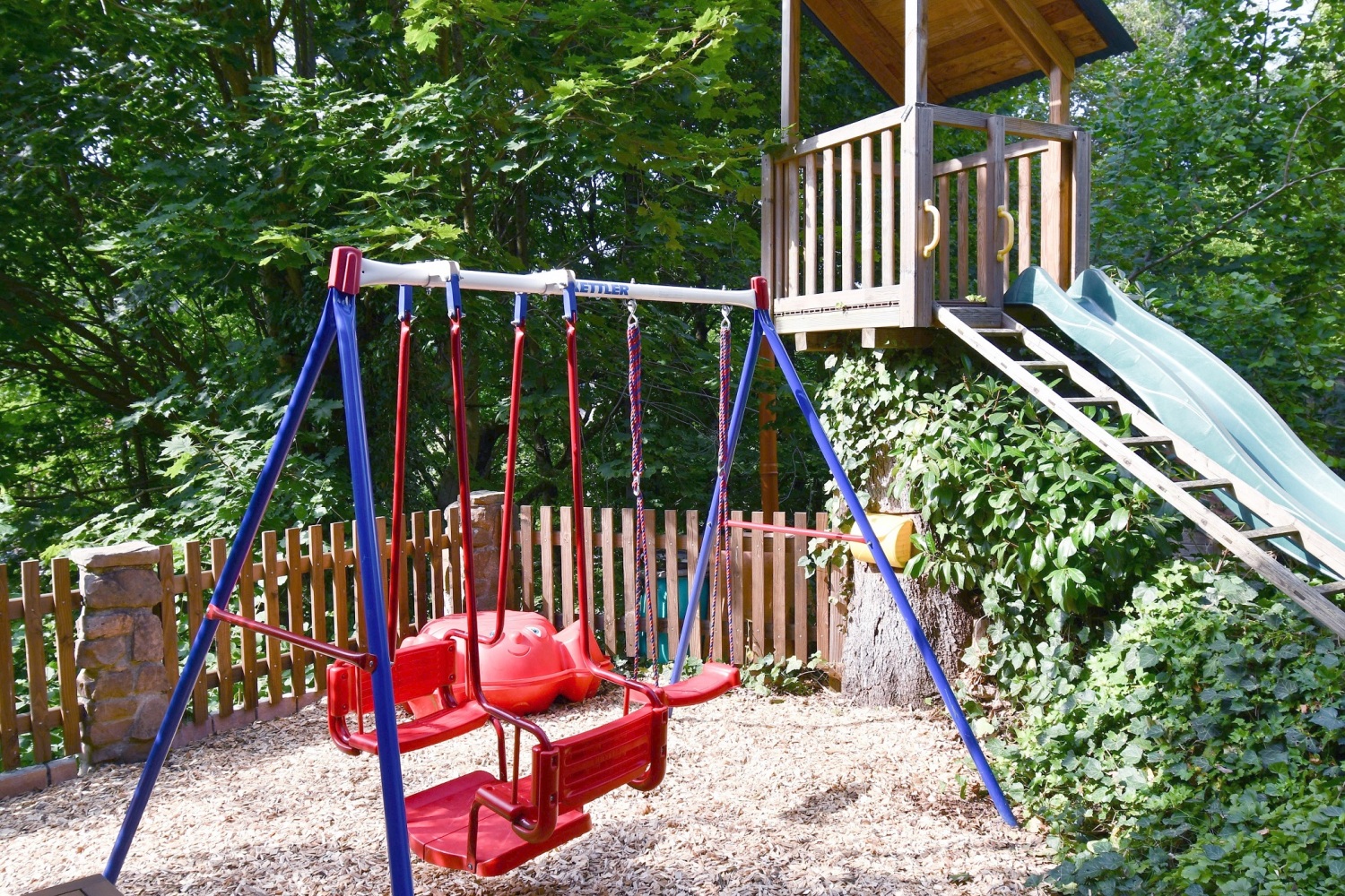 Außen Spielplatz (2).jpg