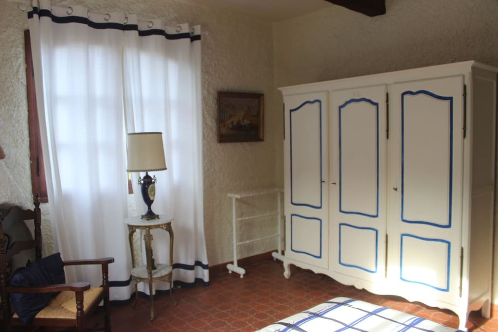 Villa_Chambre_Bleue_Meuble.jpg