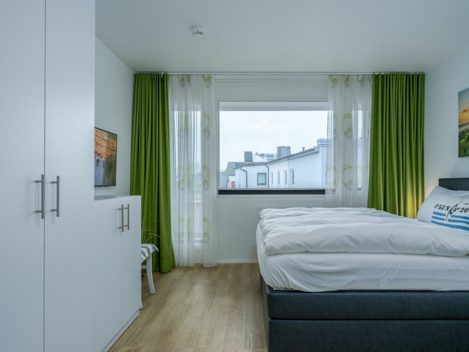 Fewo Westerland_Techt bi Strön_Schlafzimmer 04.jpg