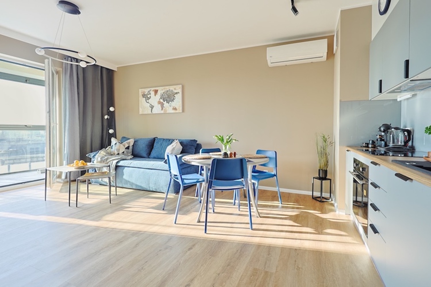 przestronny salon Łódź mieszkanie koncert atlas arena wytwórnia.jpg