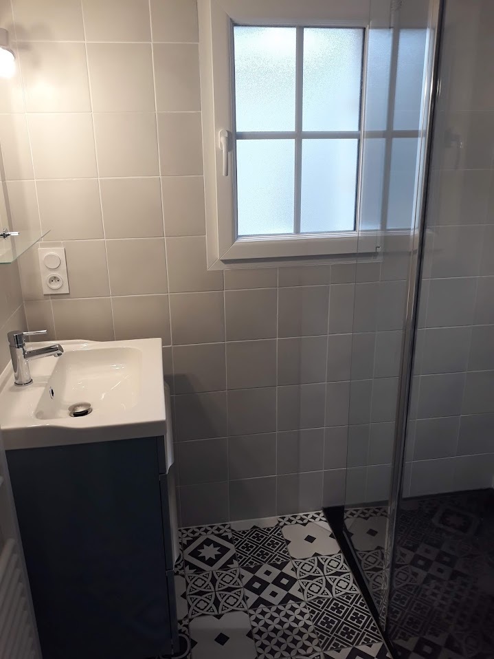 SALLE DE BAIN CHAMBRE 2.jpg