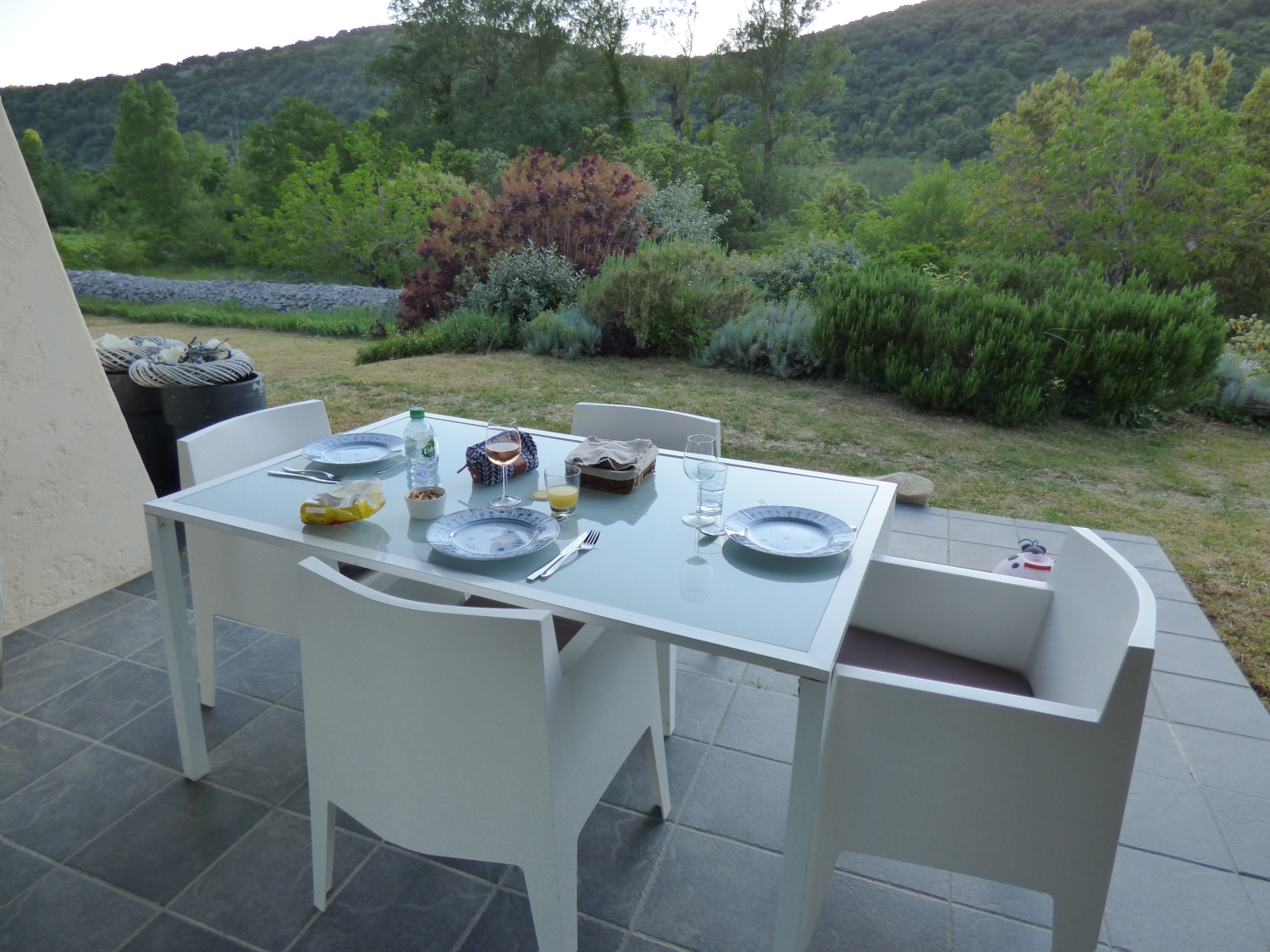 terrasse ouest face piscine.JPG