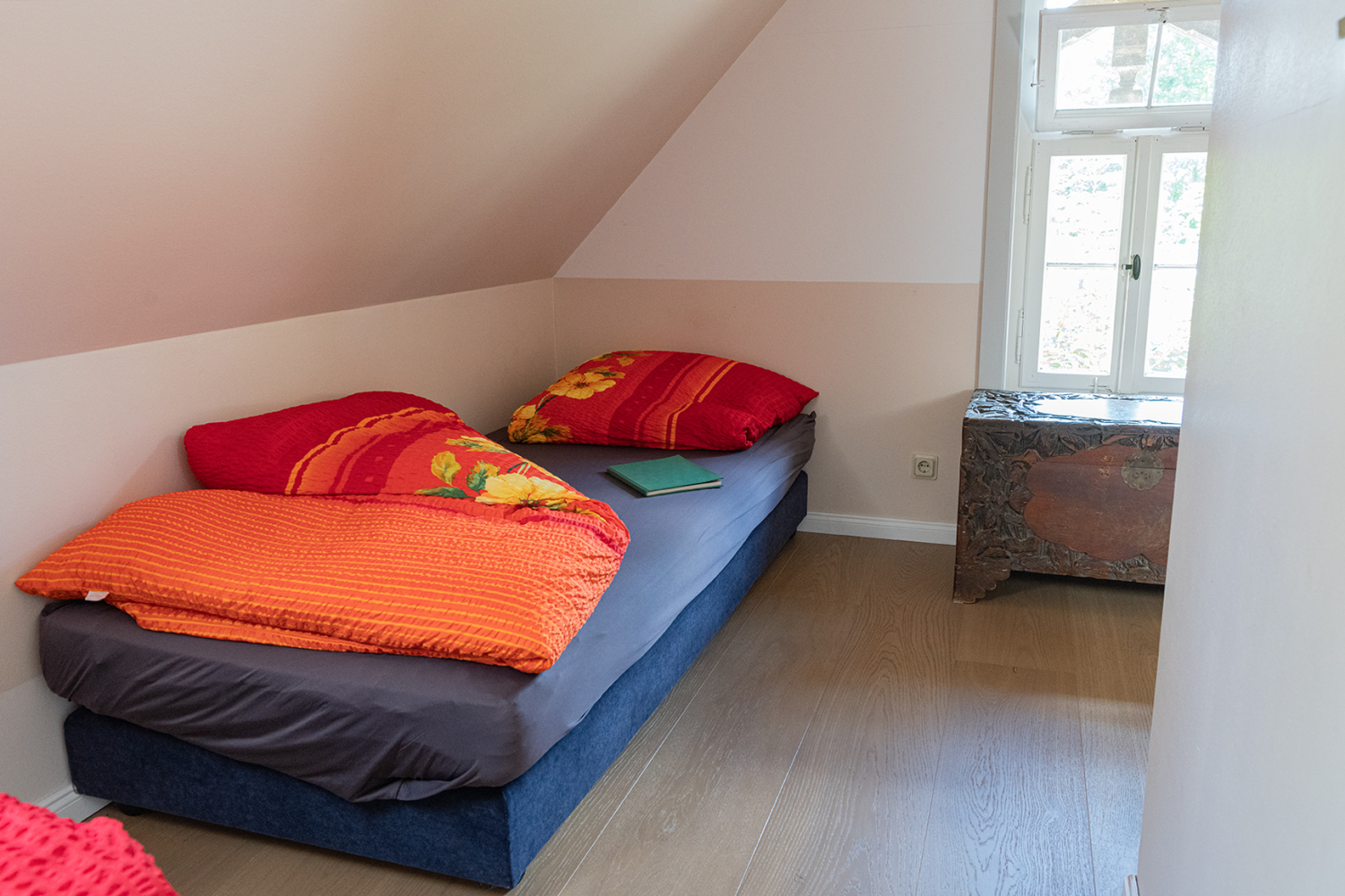 Raum_01_01_Fenster links_10x15.jpeg