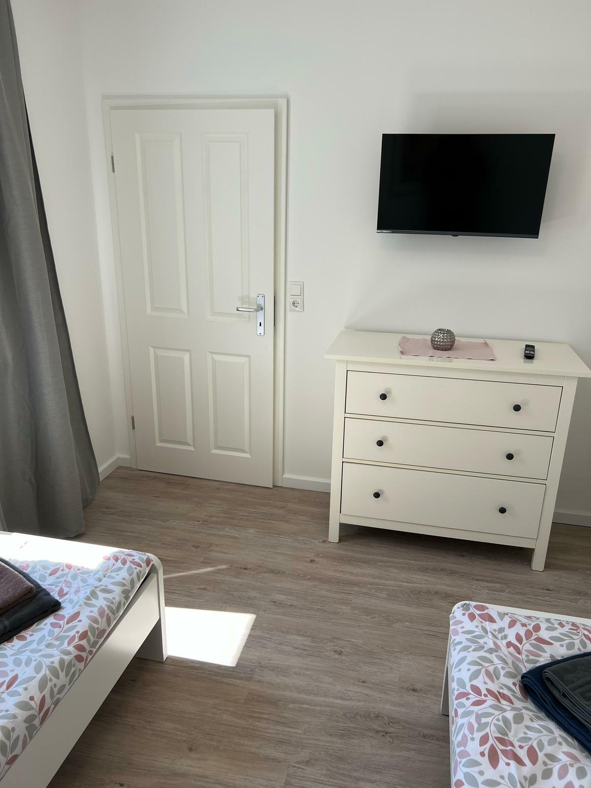 W7 Schlafzimmer 1 (2).jpg