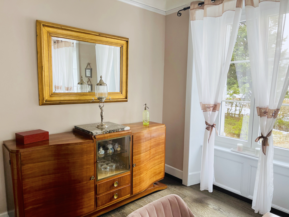 Maison salle a manger buffet.jpg