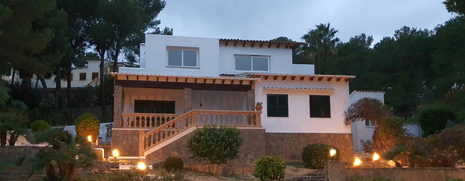 Abendstimmung Haus aussen.jpg