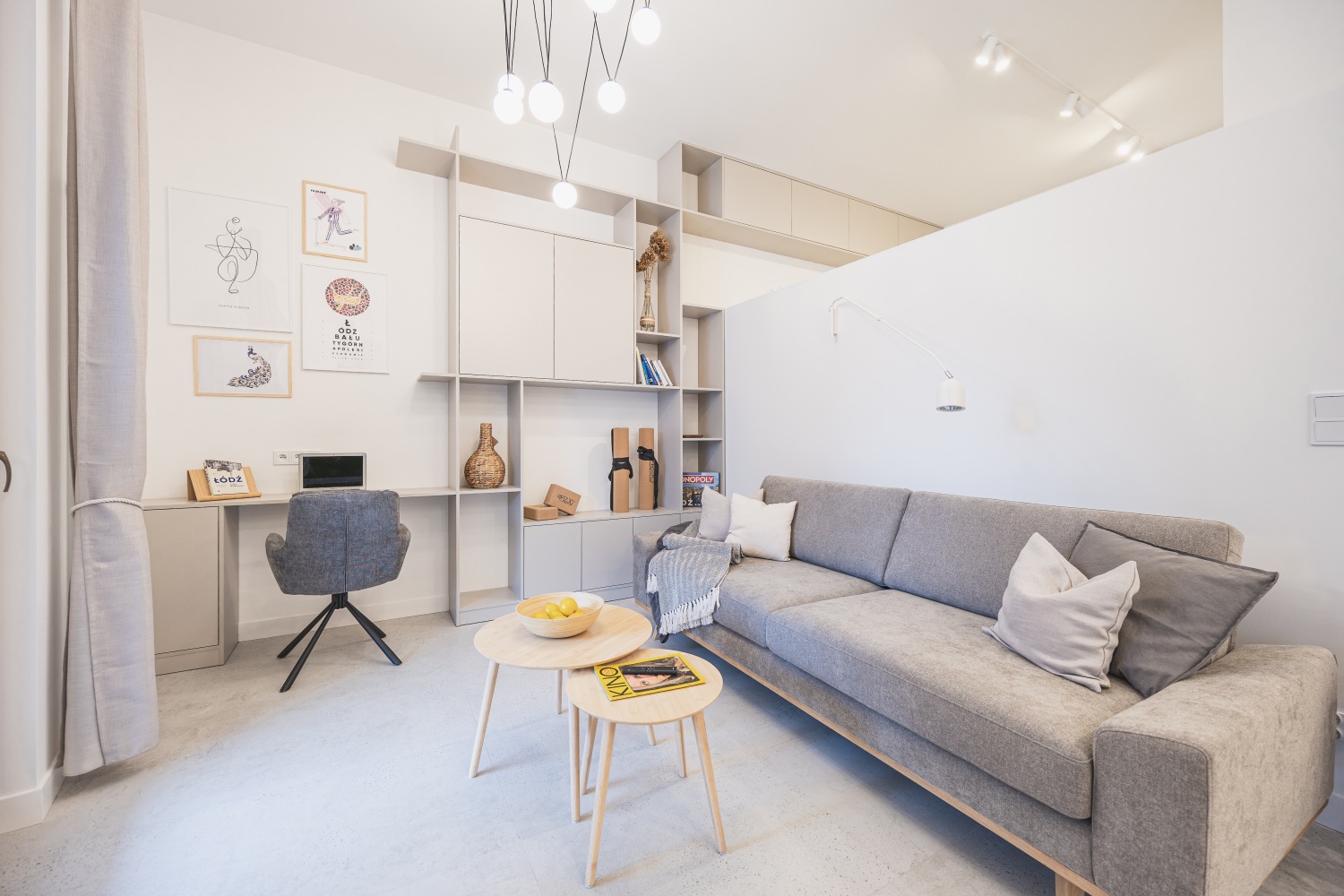 rozkładana kanapa w centrum miasta wakacje Łódź.jpg