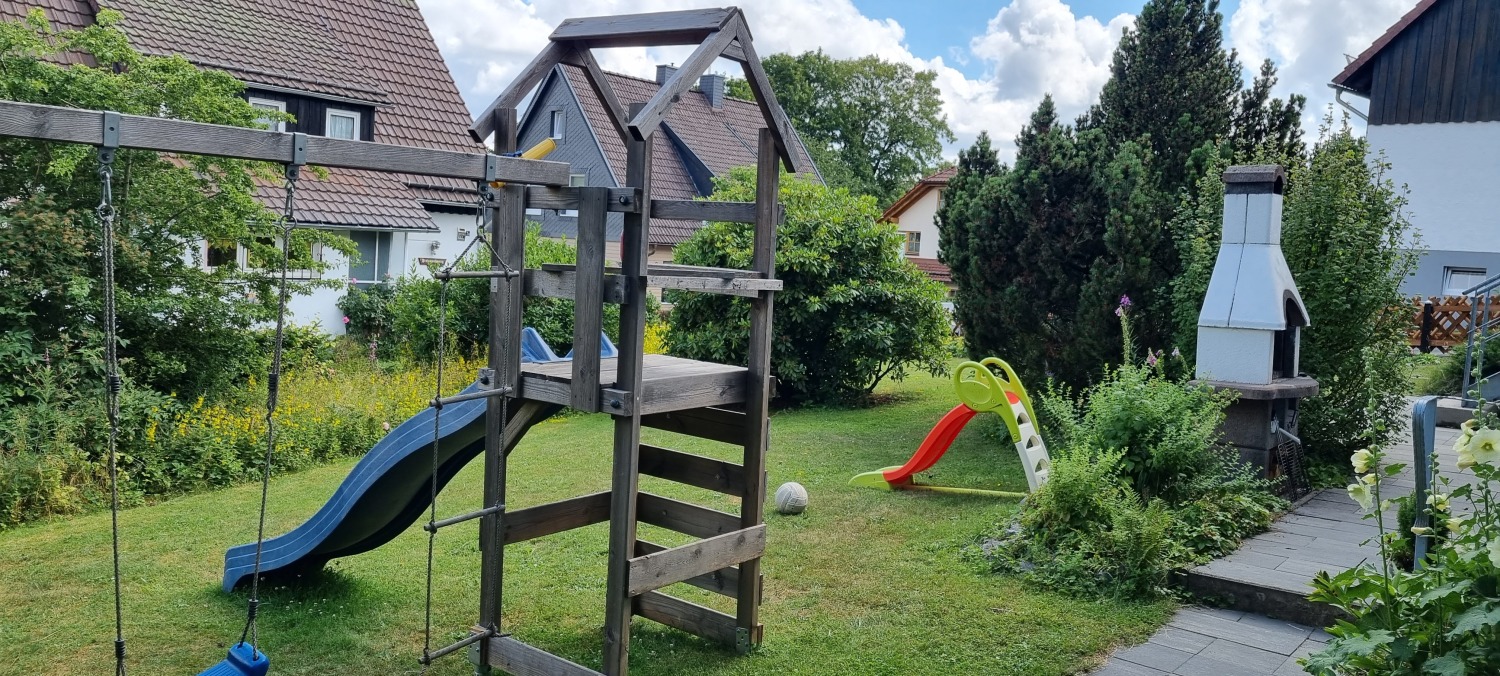 Spielbereich Garten hinten.jpg