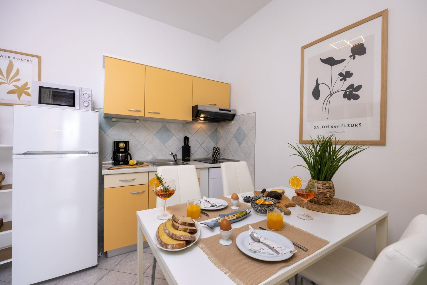 3_a21_dining_room3a - tiny800kb.jpg