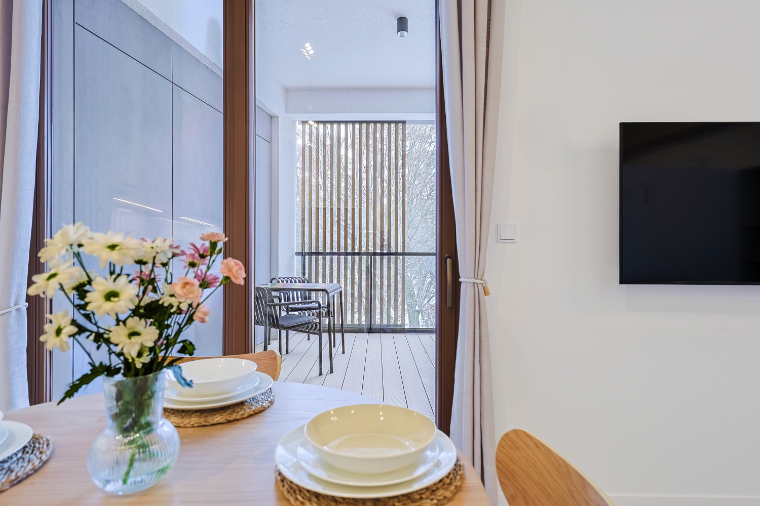 wyjście z jadalni na taras mieszkanie wakacje w Łodzi.jpg