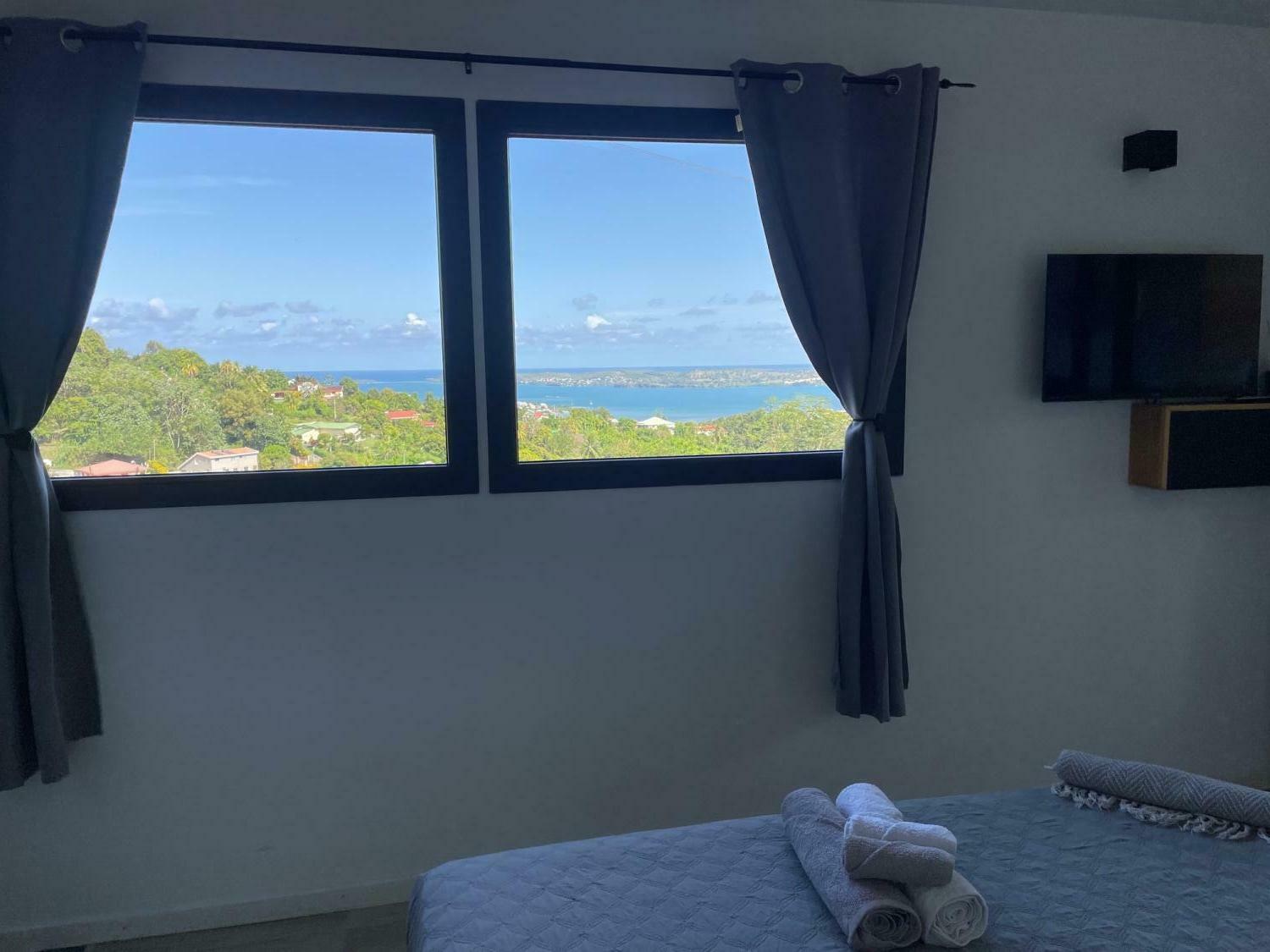 NINO Vue mer depuis chambre.jpg