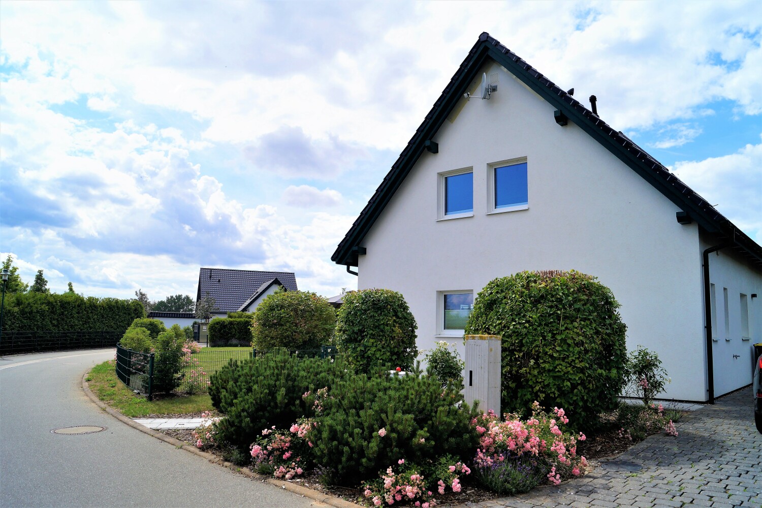 Front mit Haustür_final.jpg