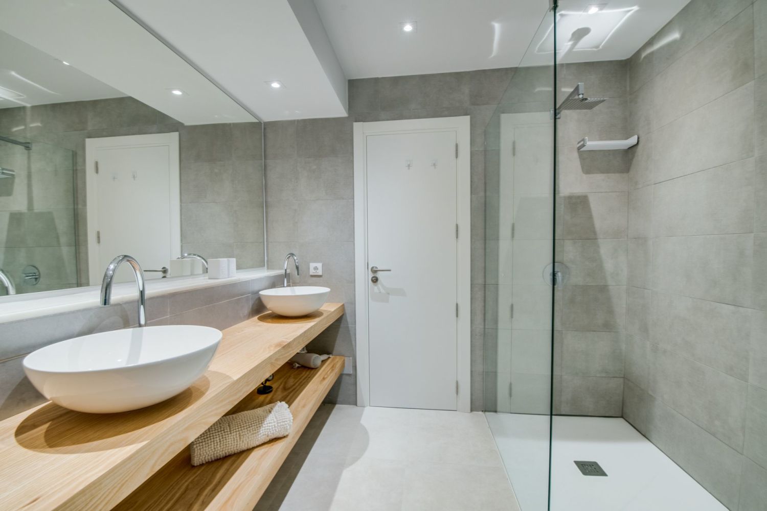 Villa_Marbella_Erdgeschoss_Badezimmer 2.jpg