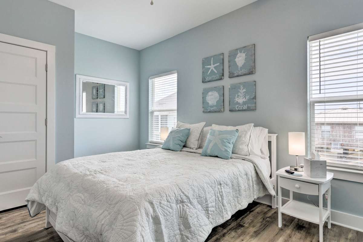 Back bedroom bed.jpg