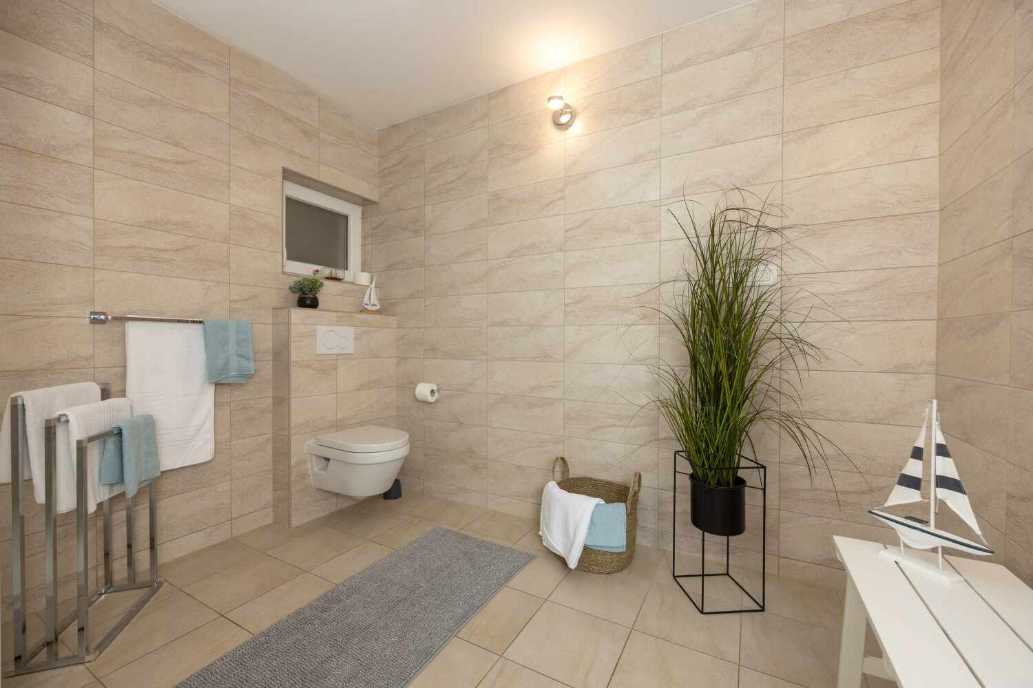 6_a42_bathroom3b - tiny800kb.jpg