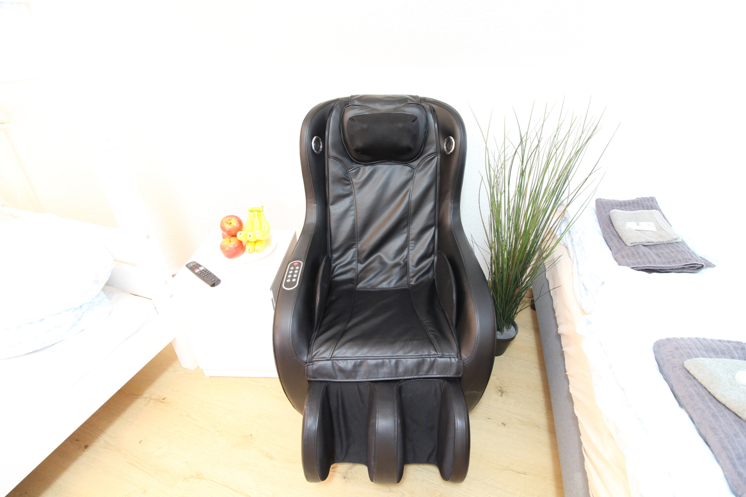 2025-03-21 - massage chair_b.jpg