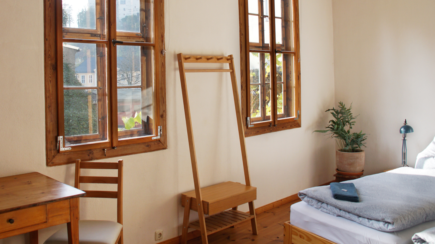 Ansicht Fenster mit Ausblick Oberes Schloss.jpg