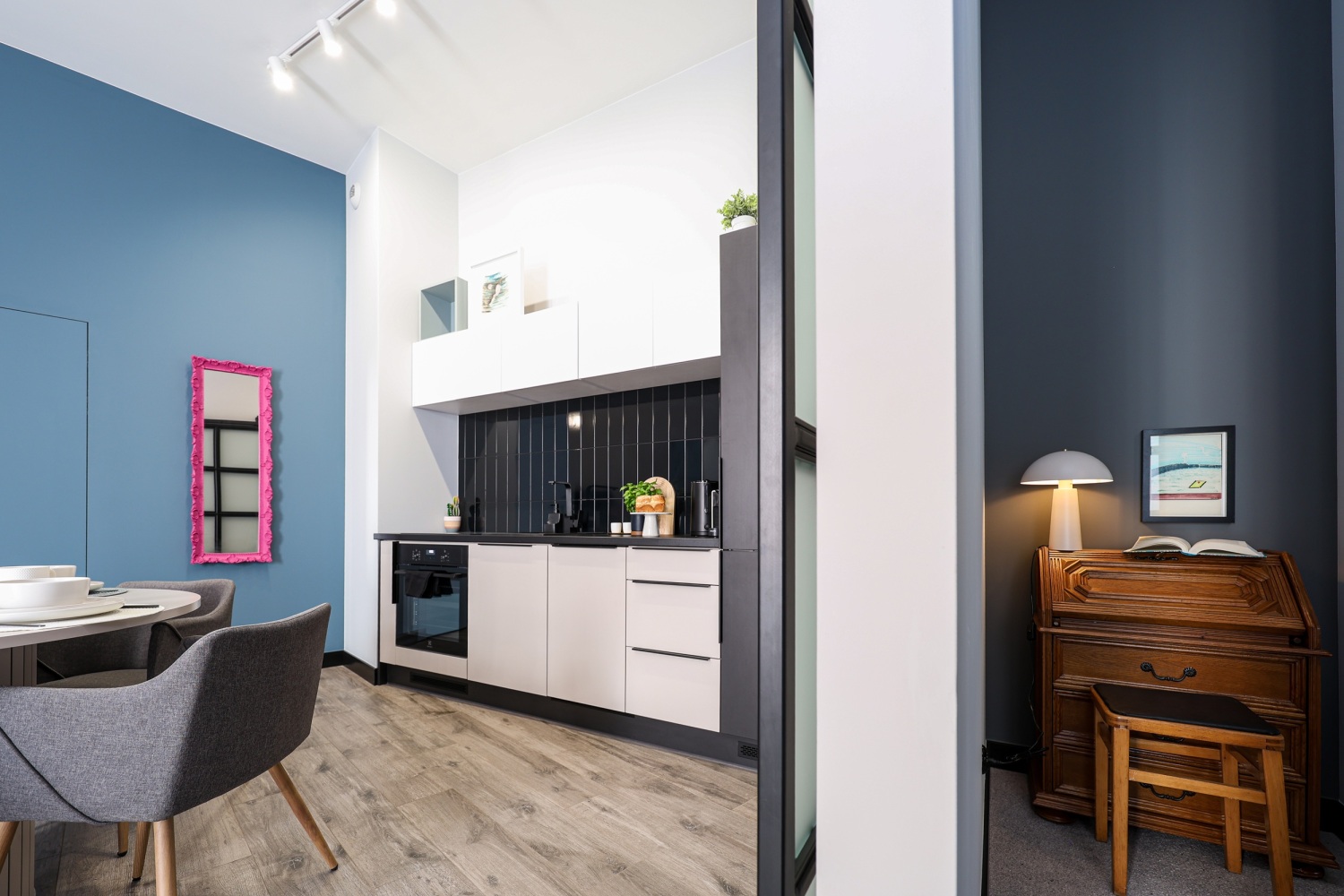 salon połączony z sypialnią airbnb twójgospodarz booking.jpg