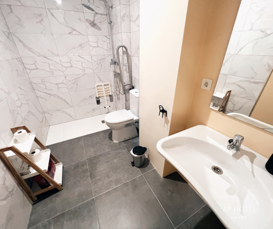 AP HOTEL NAV - 016.PNG