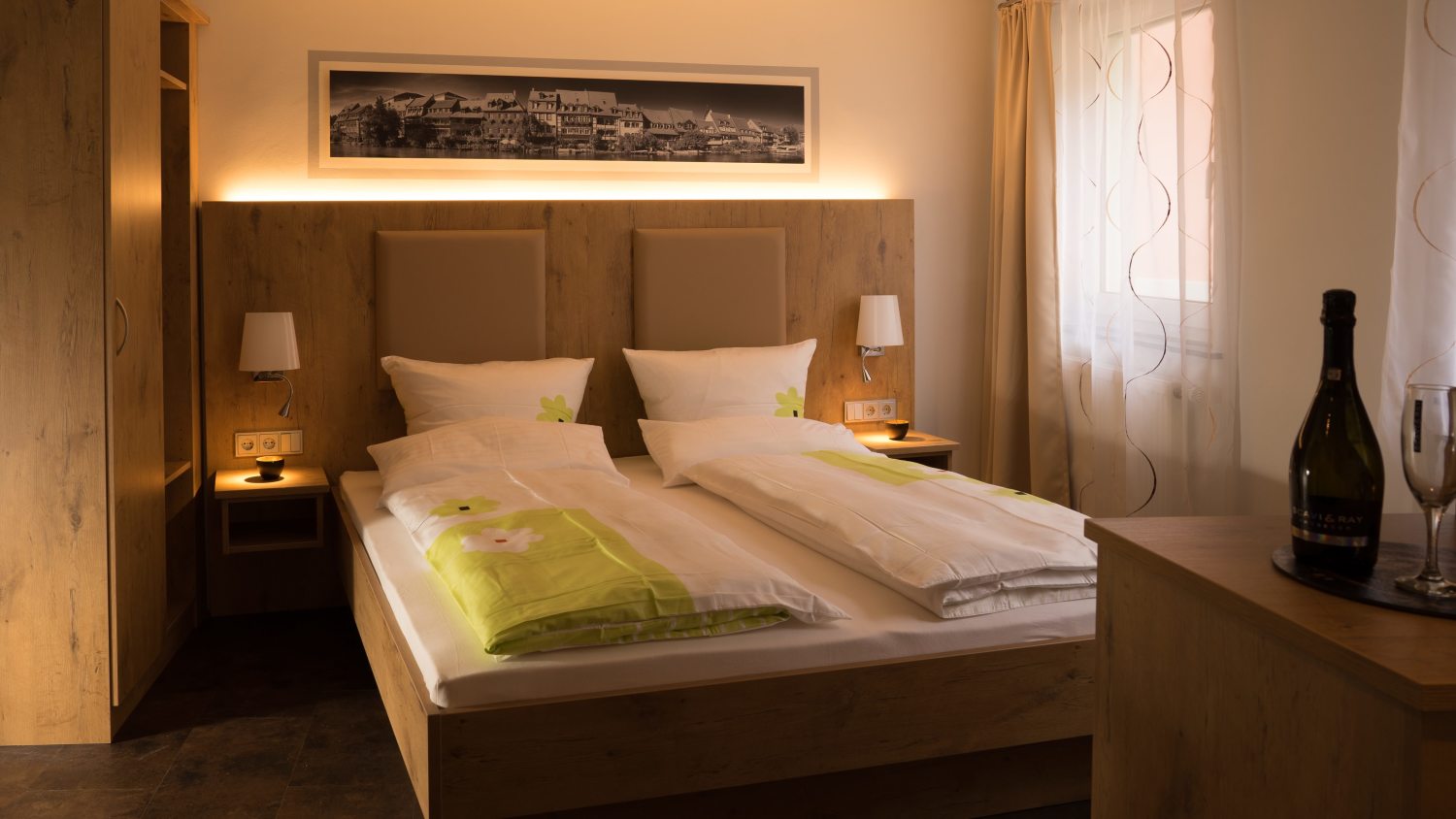 Zimmer Renate - Doppelbett-01.jpg