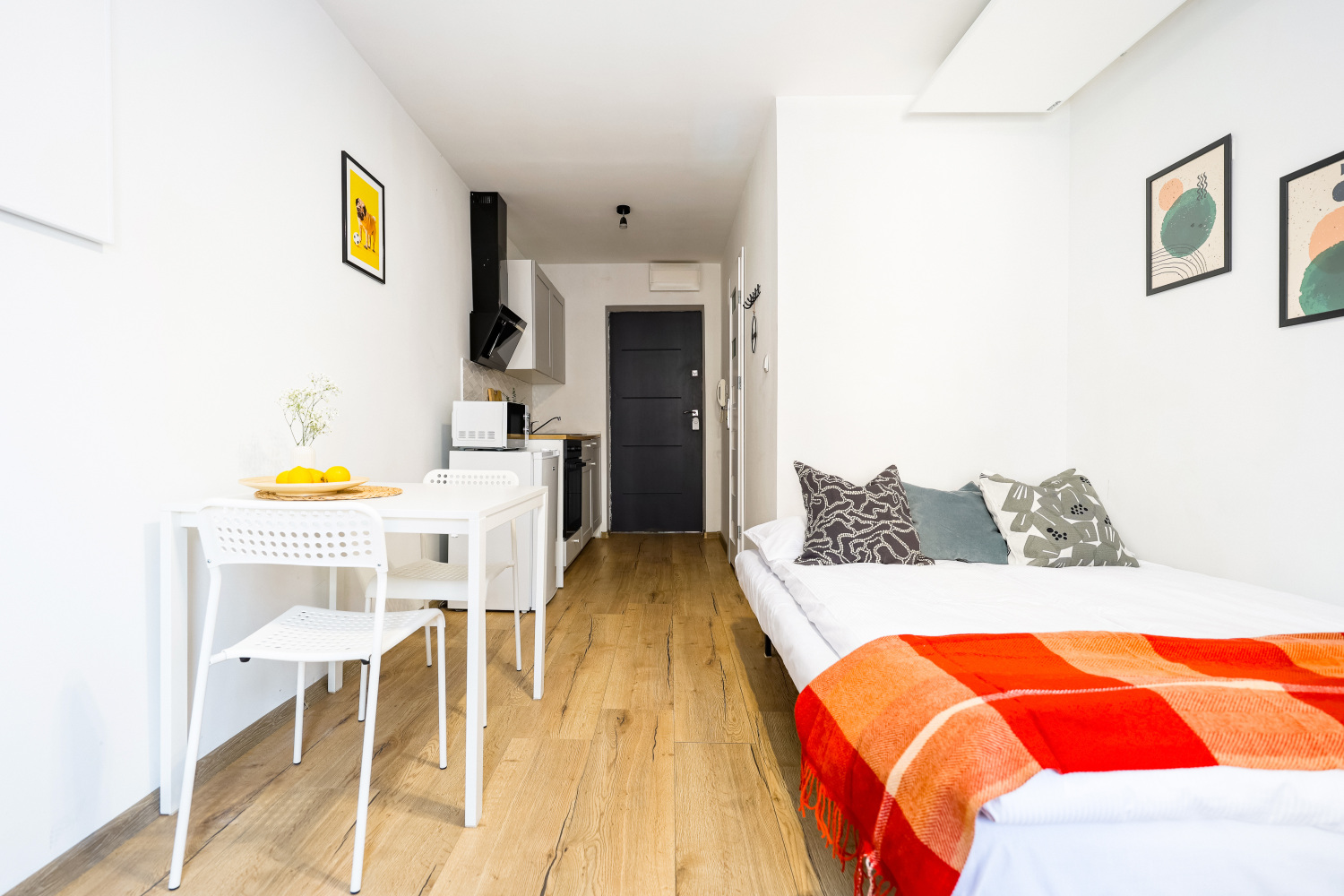 wejście mieszkanie airbnb bookin Nawrot Łódź.jpg