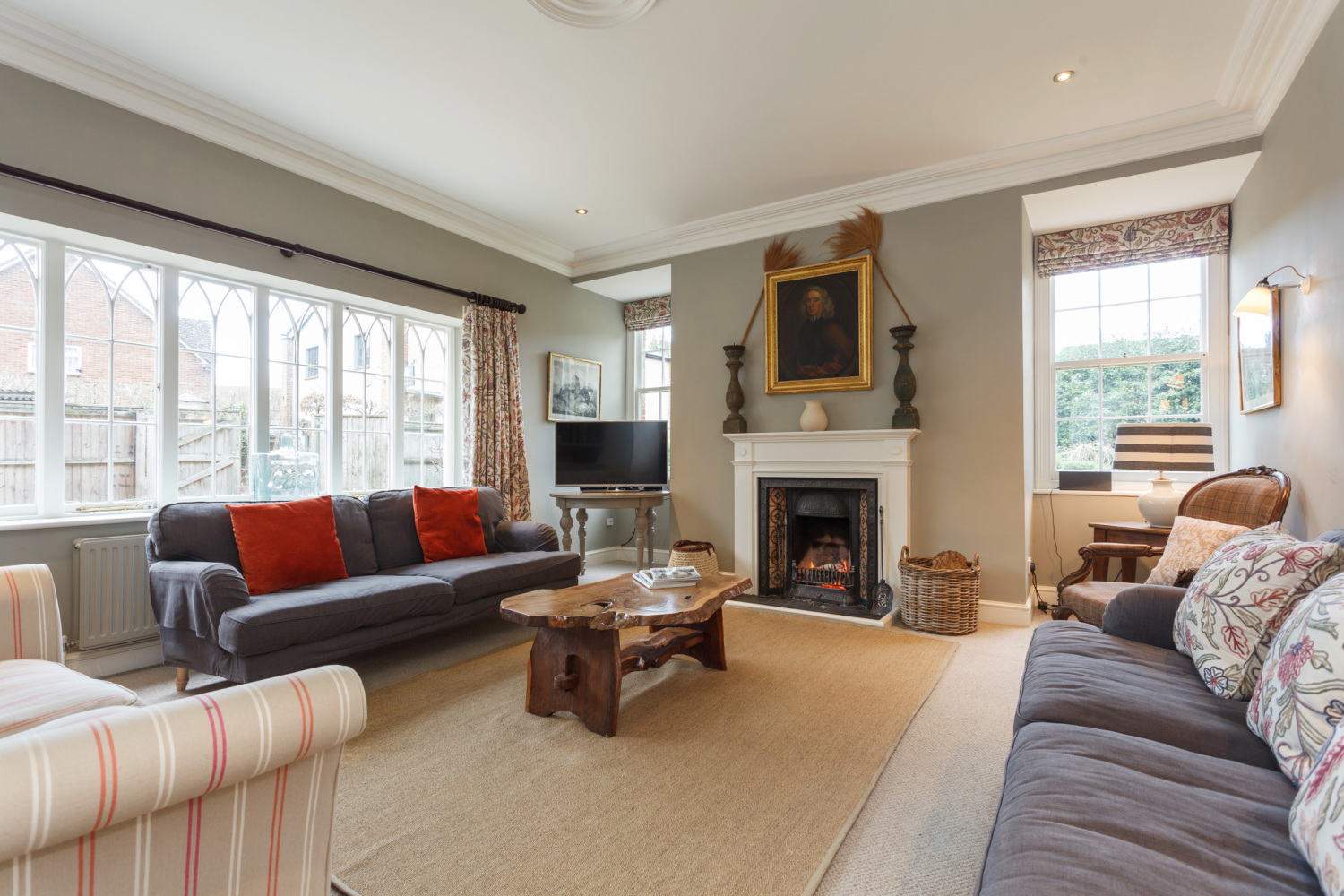 Gate House Lounge 2.JPG