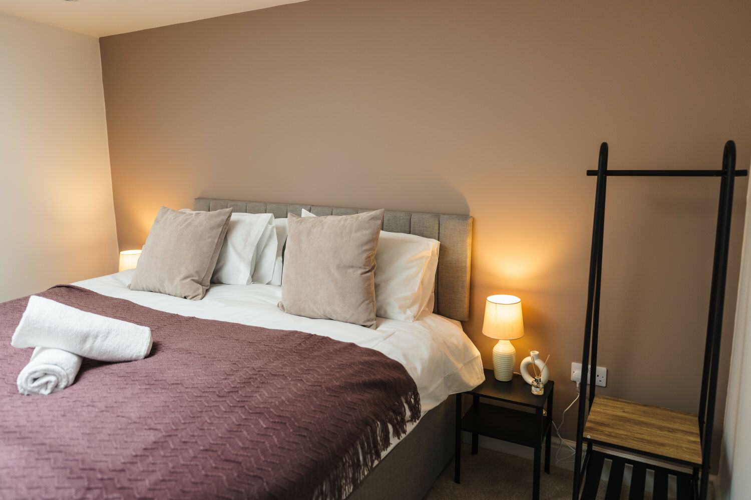 Middle Bedroom 4.jpg