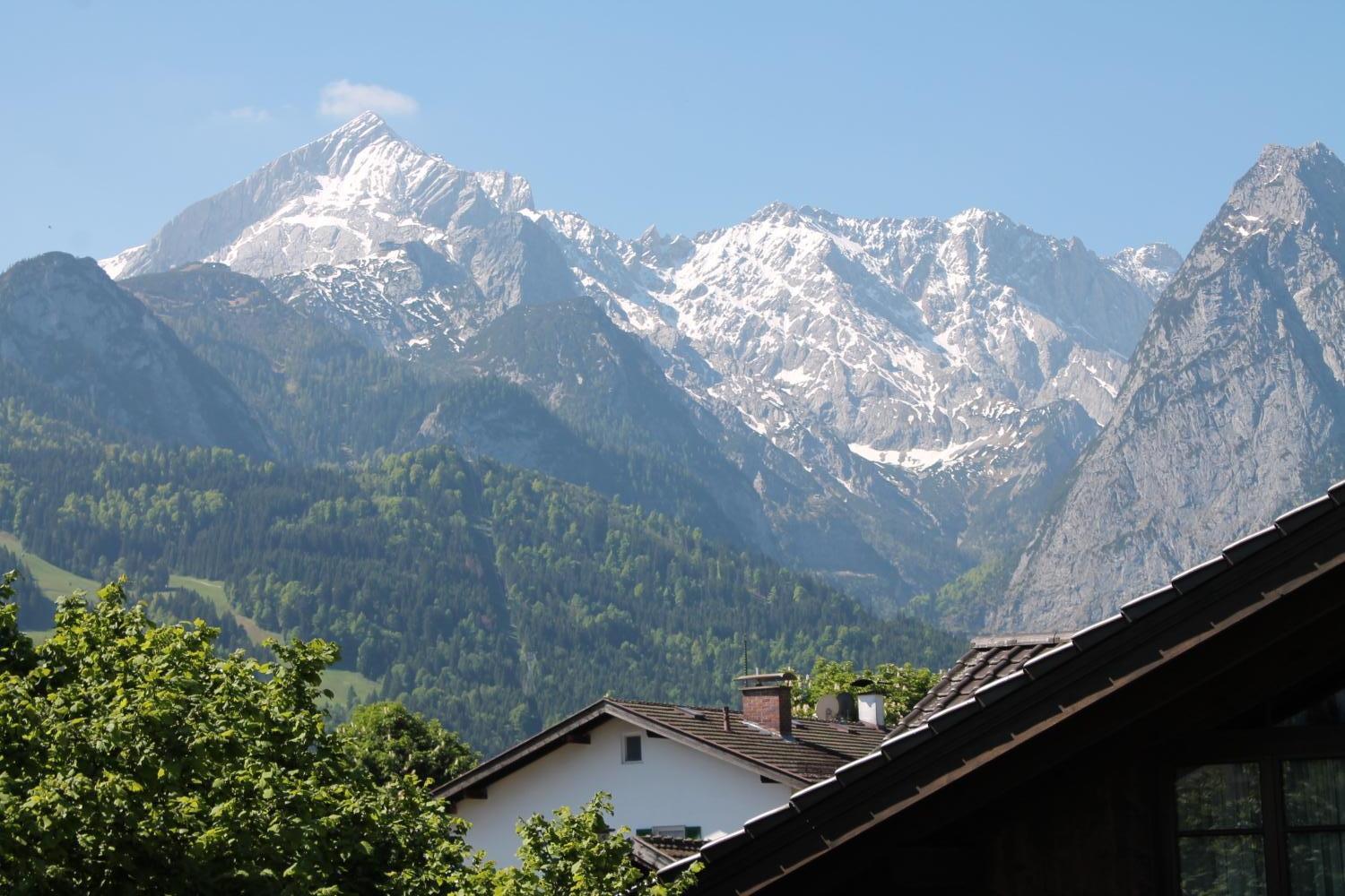 ferienhaus_trenkwalder_garmisch_angelika_sommerblick.JPG