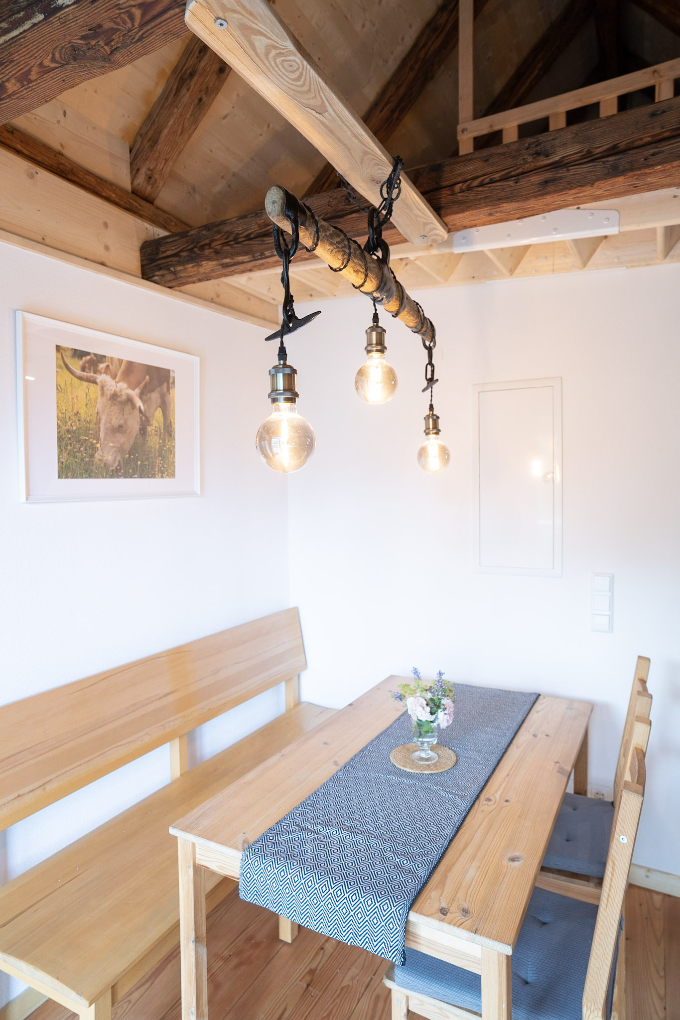 Gästehaus Großhöchberg_Henriette`s Himmelreich_Esstisch.jpg