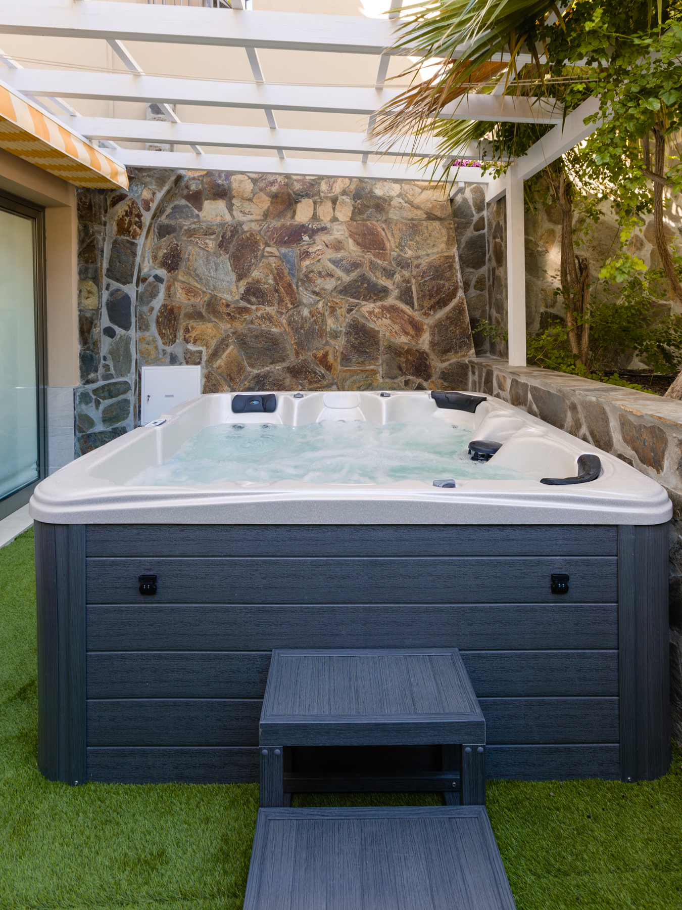 WT_Jacuzzi_02 (1).jpg
