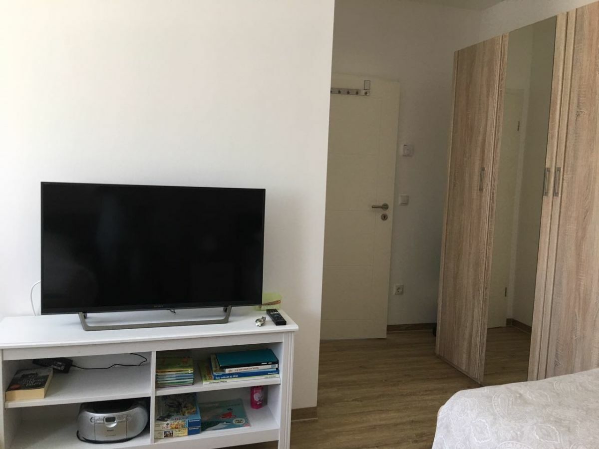 schlafzimmer-ii-mit-tv.jpg