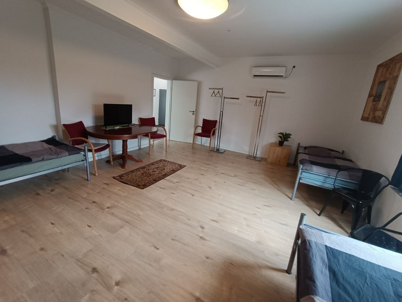 großes Zimmer schräg.jpeg