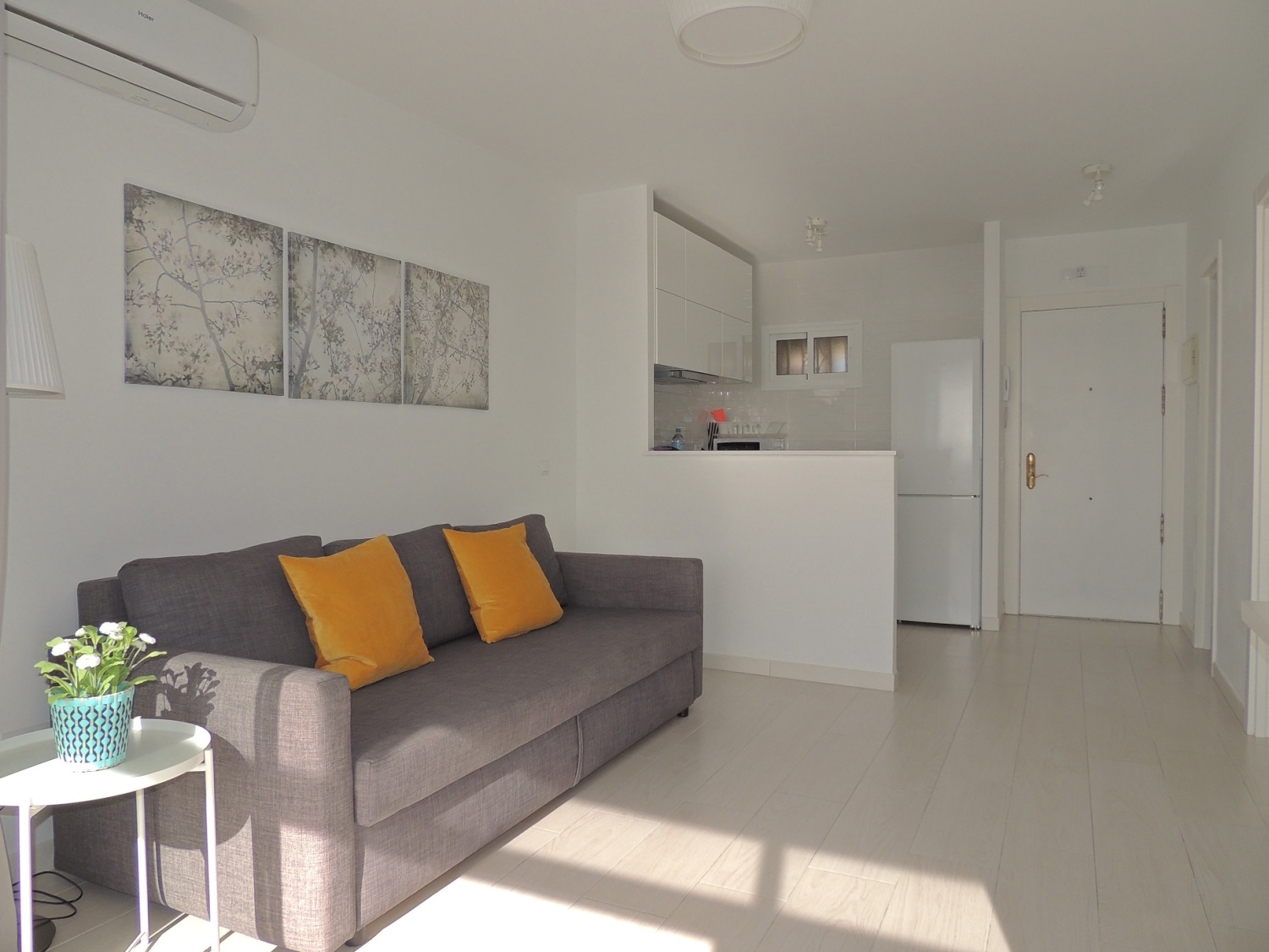 Living Room deco (8)R.jpg