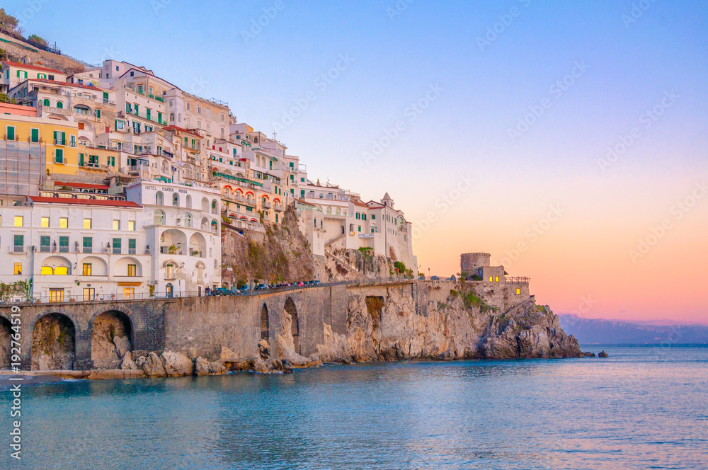 AdobeStock_192764519_vista amalfi.jpeg