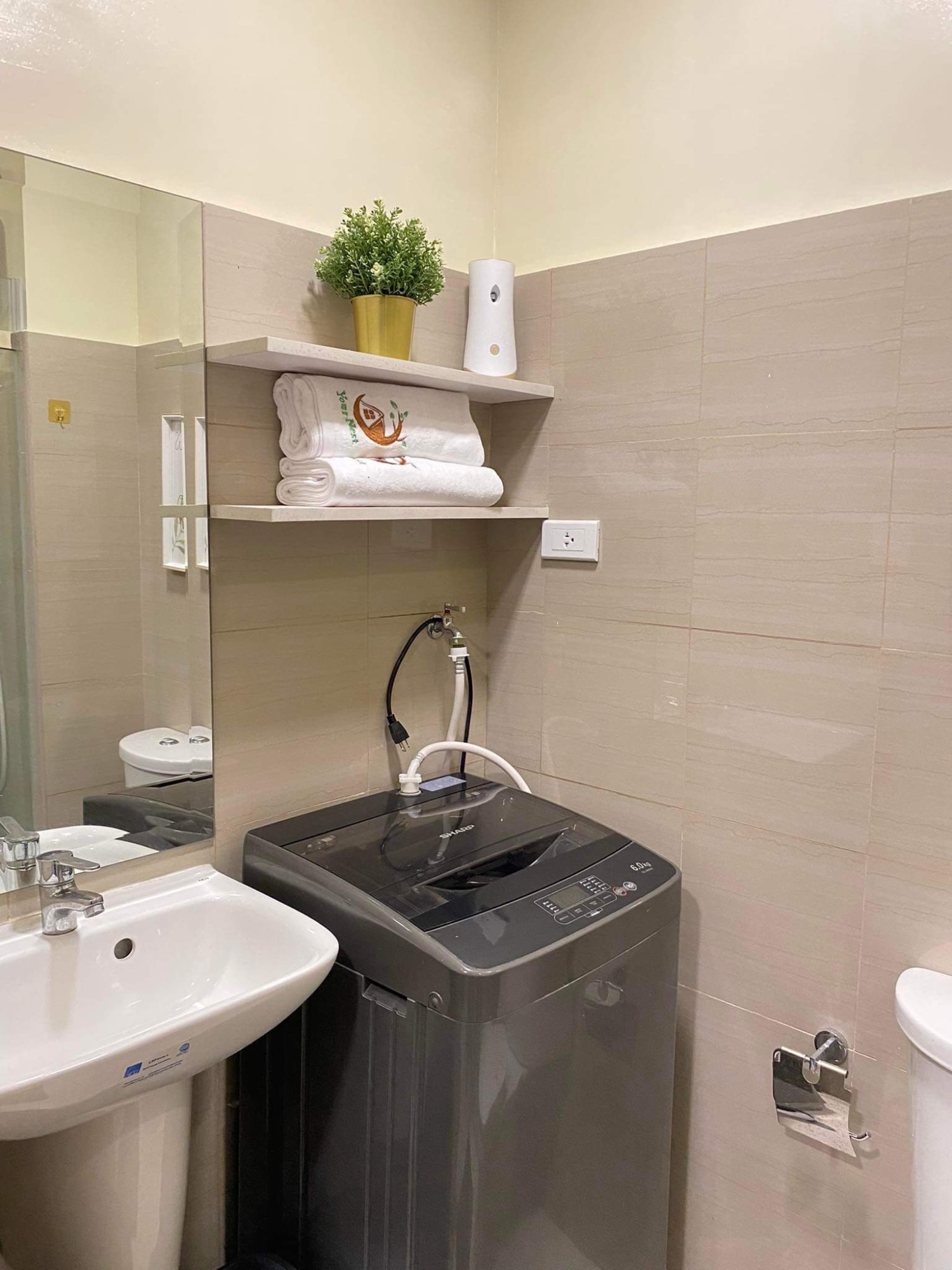 Your Nest Staycation by SMDC Luna Suite Shore 2 Residences (Mall of