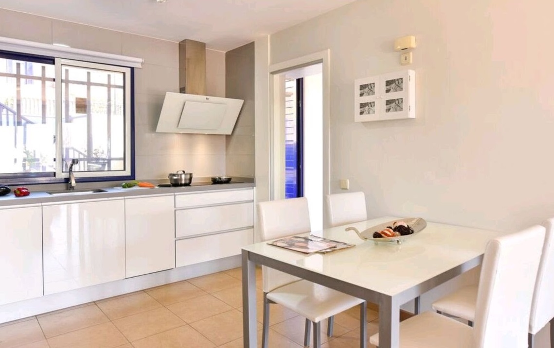 18-09-11 44 eleganter Essplatz im Wohnbereich.jpg