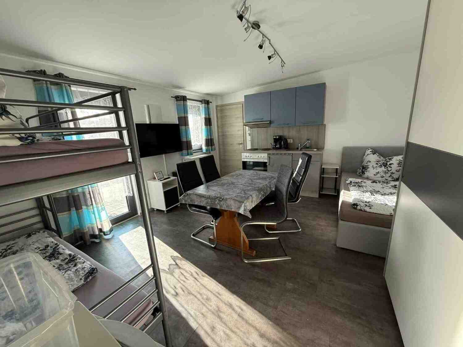 WA325 (Nordgebäude) Zimmer 2 Joh.-Seb.-Bach-Straße 19, 92442 Wackersdorf (7).jpg