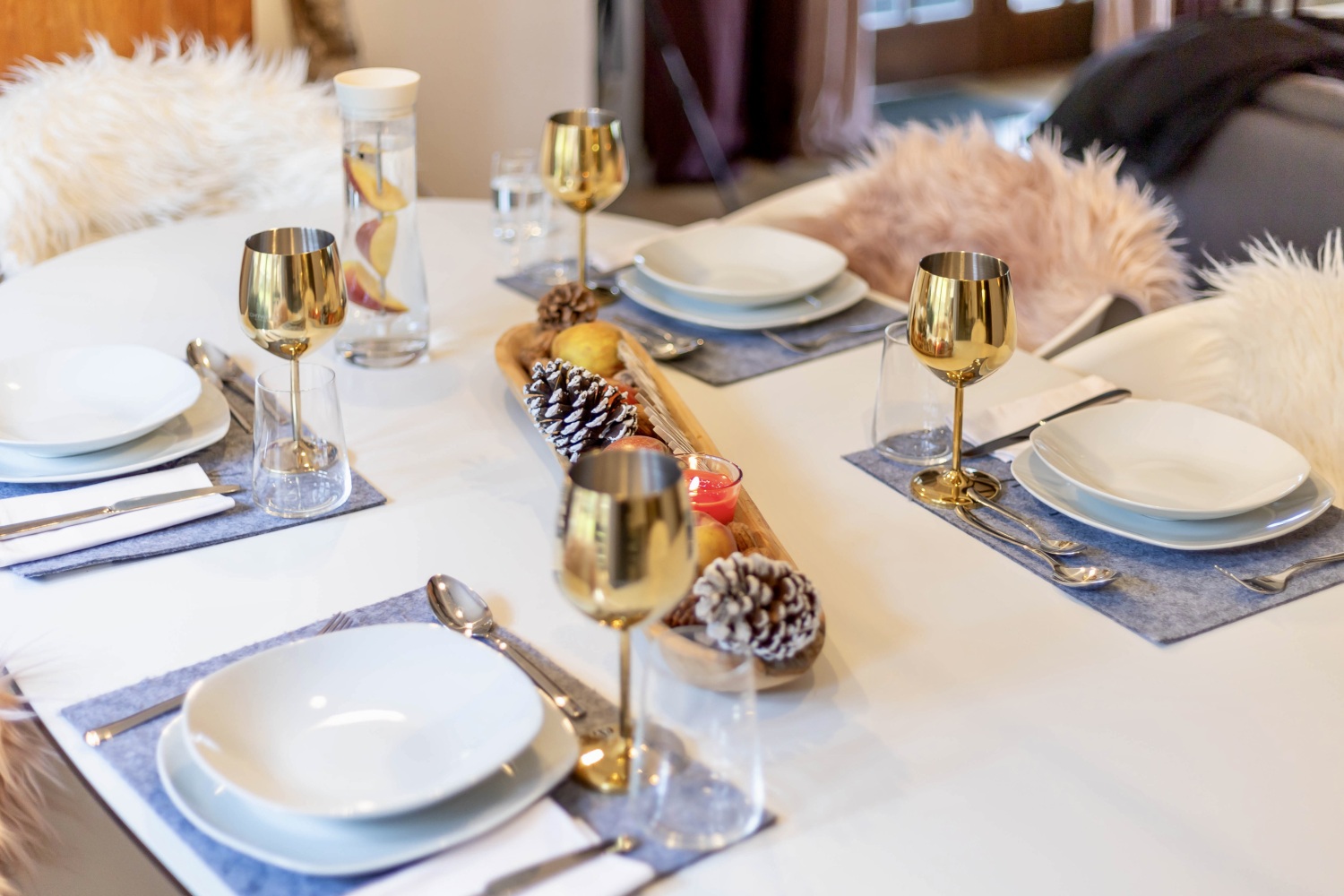 Gedeckter Tisch .jpg