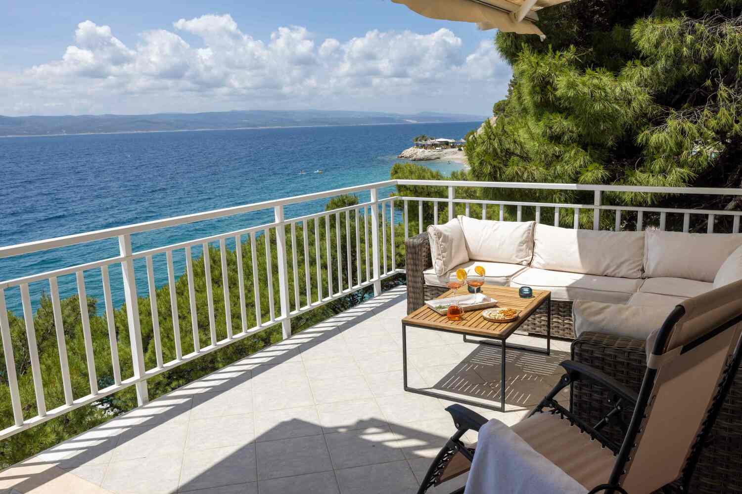 6_a42_balcony4b - tiny800kb.jpg