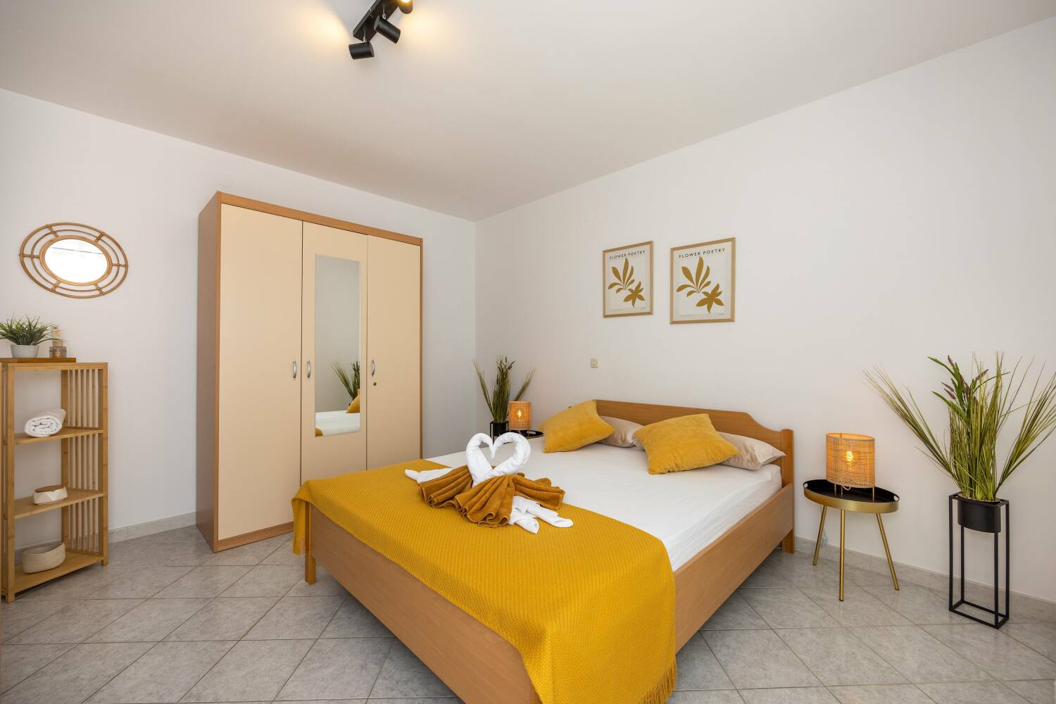 1_a22_bedroom1_1c - tiny800kb.jpg