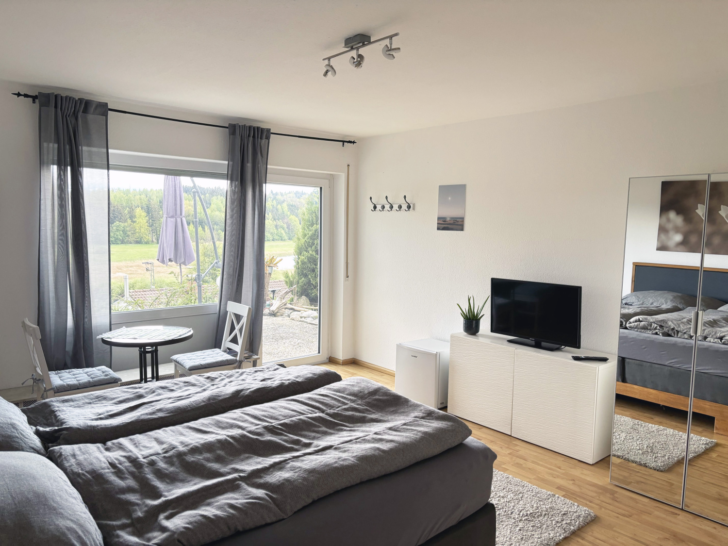 Pfänder Zimmer 2.jpg