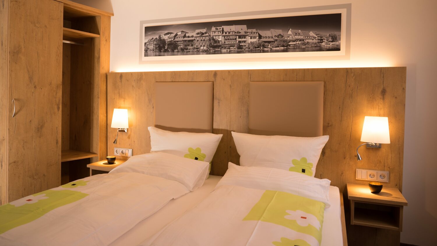 Zimmer Renate - Doppelbett-02.jpg