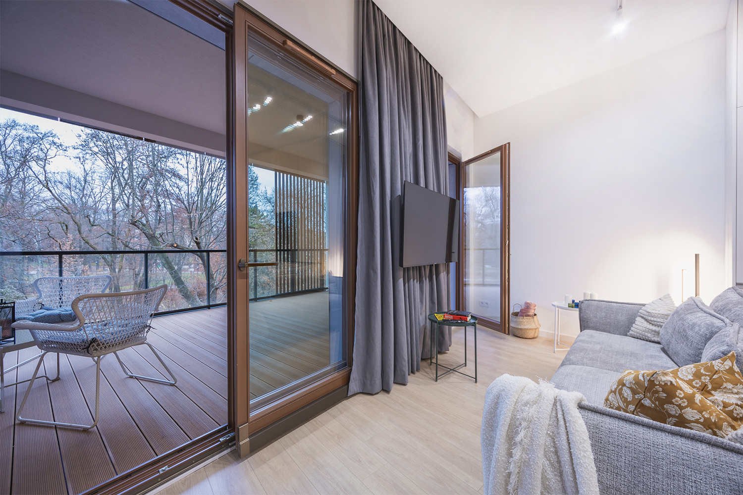 apartament w Łodzi z widokiem na park w centrum Nawrot.jpg