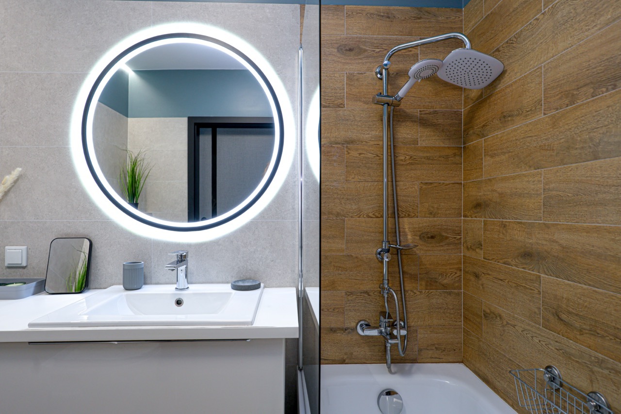 lazienka drewno  Airbnb Booking twoj gospodarz najemkrótkoterminowy Duży.jpeg