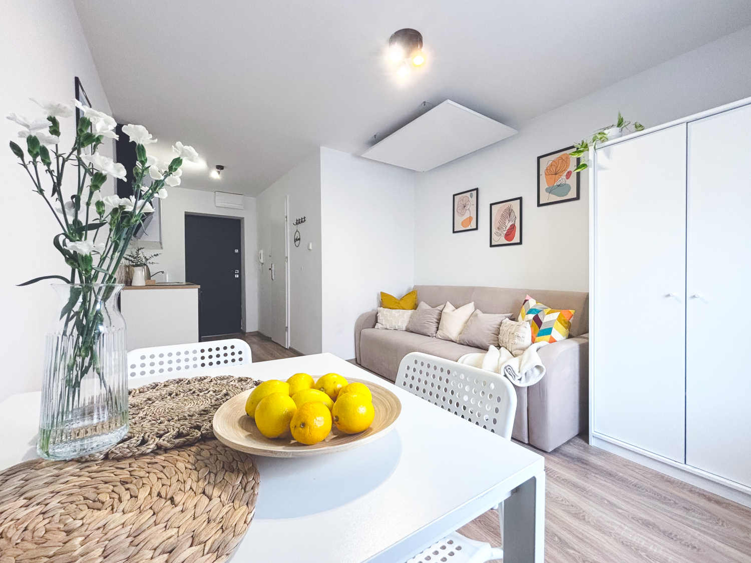 wjazd do budynkklatka schodowa nawrot 55a-16.jpg